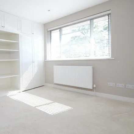 Image 3 - Tenterden Grove, London, NW4 1DN, United Kingdom - Apartment for rent