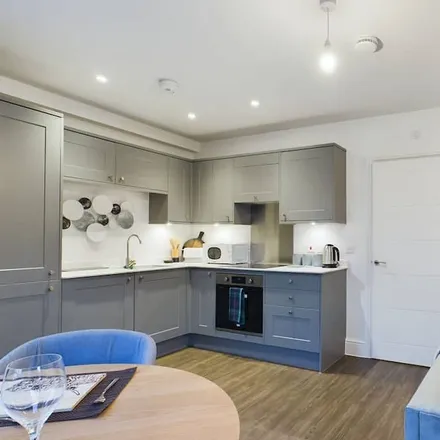 Image 2 - Cheltenham, GL53 7FH, United Kingdom - Apartment for rent