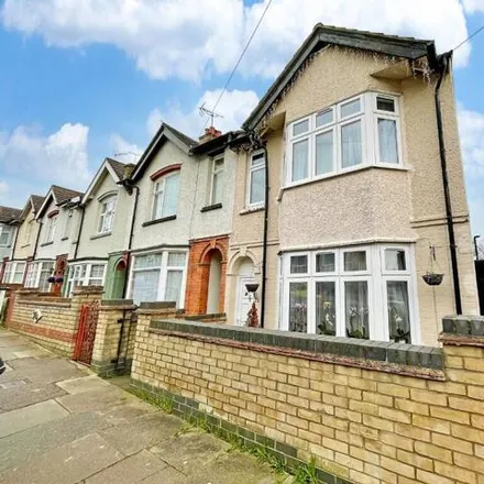 Buy this 3 bed house on Kingston Road in Luton, LU2 7RZ