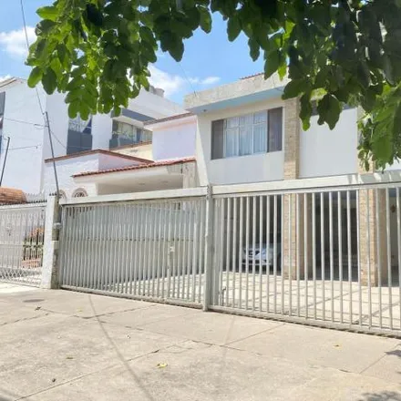 Buy this 5 bed house on Calle Bruselas in Moderna, 44160 Guadalajara