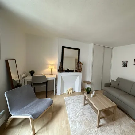 Image 2 - 14 Rue Valadon, 75007 Paris, France - Apartment for rent