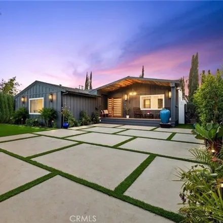 Image 2 - 5729 Norwich Avenue, Los Angeles, CA 91411, USA - House for sale
