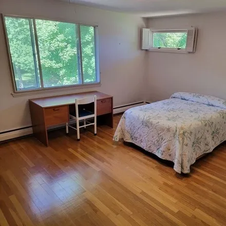 Image 6 - 97 Boundbrook Road, Newton, MA 02459, USA - House for rent