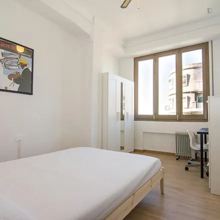 Rent this 5 bed room on Carrer de Sant Vicent Màrtir in 84, 46002 Valencia