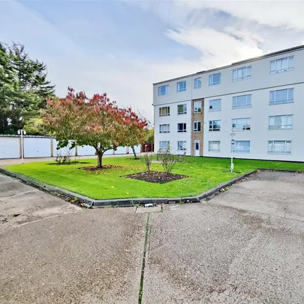 Rent this 2 bed apartment on Prittle Brook Greenway in Southend-on-Sea, SS0 9RQ