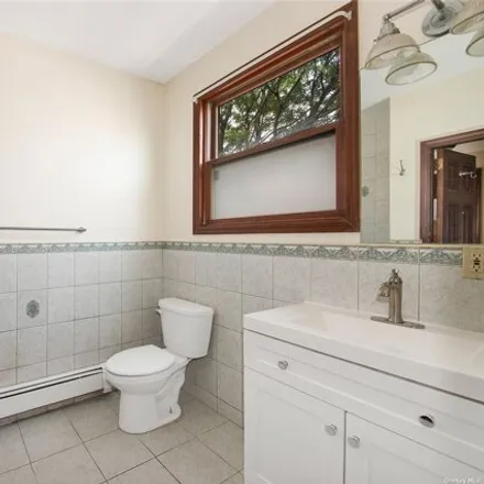 Image 6 - 74-24 43rd Avenue, New York, NY 11373, USA - House for sale