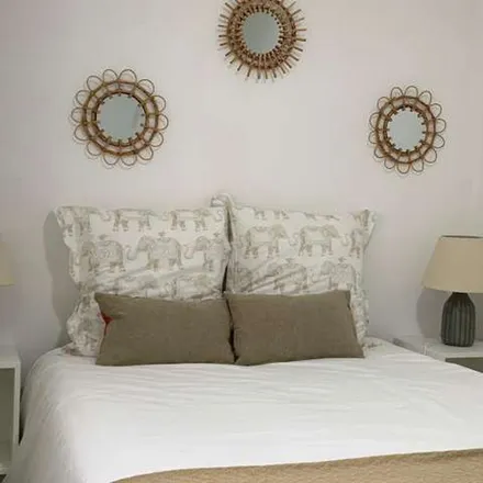 Rent this 2 bed apartment on Iglesia Templo de Dios in Calle Marquesa de Argüeso, 22