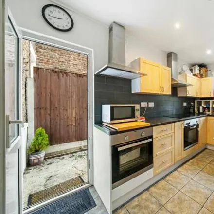 Image 4 - Montague Road, London, London, N15 - House for rent