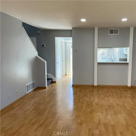 Image 5 - 101 West Riverdale Avenue, Orange, CA 92865, USA - Townhouse for rent