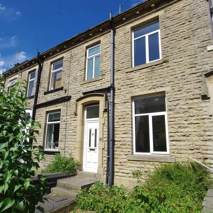 Rent this 3 bed townhouse on Kelvin Way in Bradford, BD2 3DX