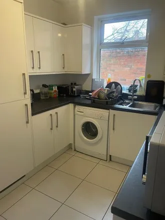 Rent this 6 bed room on Frydale's Chip Shop in Stretton Road, Leicester