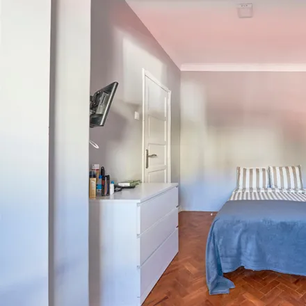 Rent this 6 bed room on Av Eduardo Jorge 26 in Rua Eduardo Jorge, 2700-059 Falagueira-Venda Nova