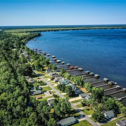 Buy this 4 bed house on 1946 Waccamaw Shore Road in Lake Waccamaw, Columbus County