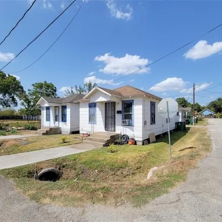 Buy this 2 bed house on 4414 Edmund Street in Houston, TX 77020