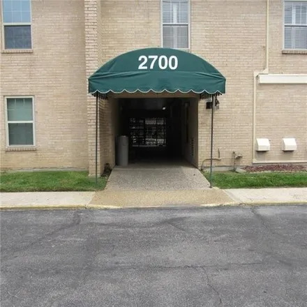 Buy this 1 bed condo on 2704 Whitney Place in Bonnabel Place, Metairie