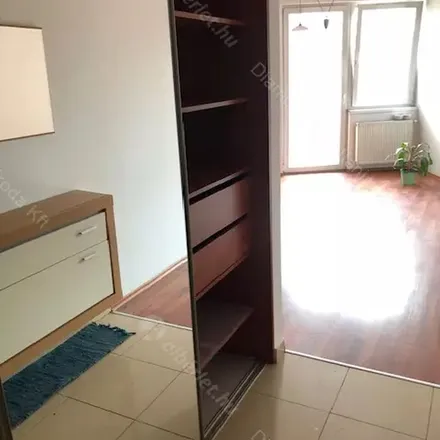 Image 2 - OTP Bank, Budapest, Nagyvárad tér aluljáró, 1089, Hungary - Apartment for rent