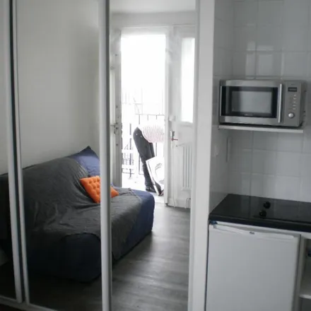 Rent this studio apartment on 10 Rue Henri Duchène in 75015 Paris, France