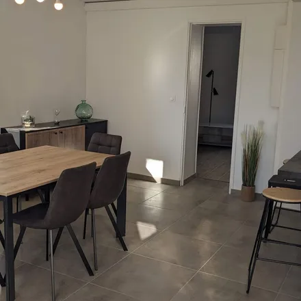 Rent this 5 bed apartment on 2 Avenue de Paris in 79000 Niort, France