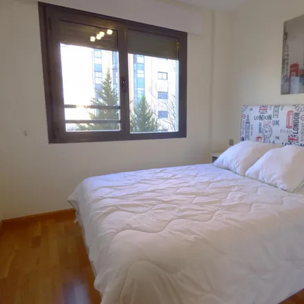 Rent this 1 bed apartment on Madrid in Nuevo Madrid, Calle Bausa