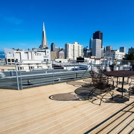 Rent this 3 bed condo on 939 Jackson Street in San Francisco, CA 94133