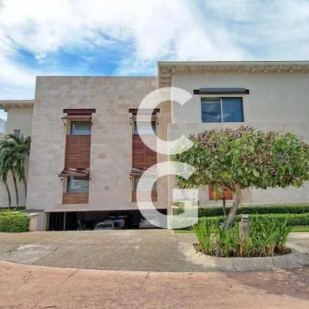 Buy this 5 bed house on Avenida Puerto Cancun Sur in 77059 Cancún, ROO