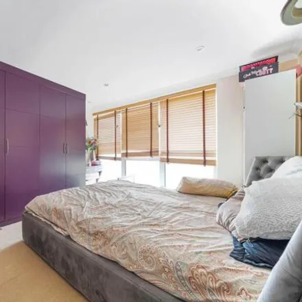 Buy this 2 bed apartment on The Vale in Barnet, London
