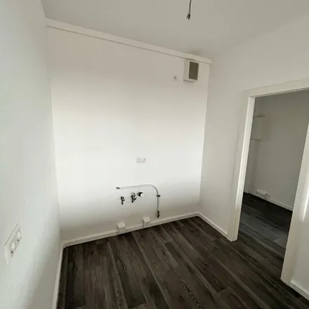 Rent this 3 bed apartment on Zwickauer Straße 136-142 in 04279 Leipzig, Germany