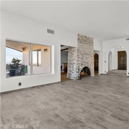 Image 9 - 745 Lakeview Drive, CA 93551, USA - House for sale