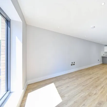 Image 7 - Riverside House, Railshead Road, London, TW7 7EP, United Kingdom - Apartment for rent