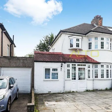 Rent this 4 bed duplex on Chestnut Drive in London, HA5 1LX