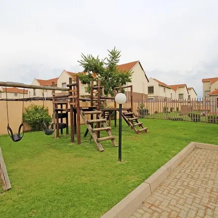 Image 3 - Green Avenue, Cress Lawn, Kempton Park, 1645, South Africa - Townhouse for rent