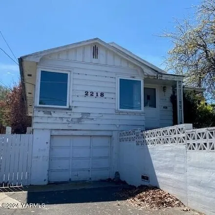Buy this 3 bed house on 619 South 23rd Avenue in Yakima, WA 98902
