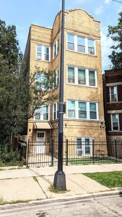 Buy this studio house on 3948 West Congress Parkway in Chicago, IL 60644