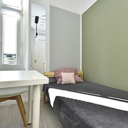 Rent this 4 bed room on Stanisława Więckowskiego 47 in 90-746 Łódź, Poland