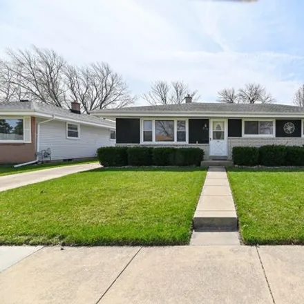 Buy this 3 bed house on 2979 Brentwood Drive in Racine, WI 53403