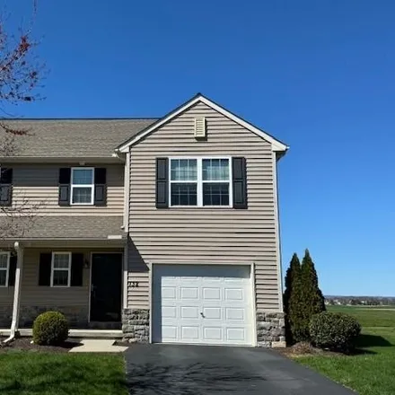 Rent this 3 bed house on 132 Harvest Mill Lane in Campbelltown, South Londonderry Township