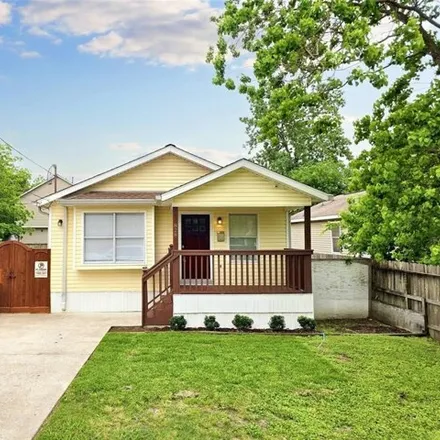 Rent this 3 bed house on 888 East 39th Street in Houston, TX 77022