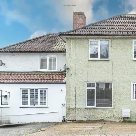 Image 2 - Compton Close, Burnt Oak, London, HA8 9YL, United Kingdom - Duplex for rent