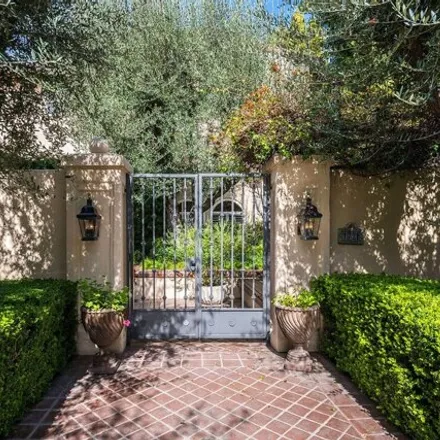 Image 2 - 1731 Chevy Chase Drive, Beverly Hills, CA 90210, USA - House for sale