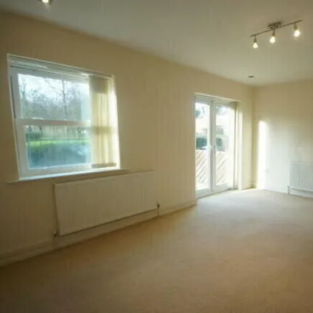 Image 5 - Cambrai Close, Lincoln, LN1 3UL, United Kingdom - Townhouse for rent