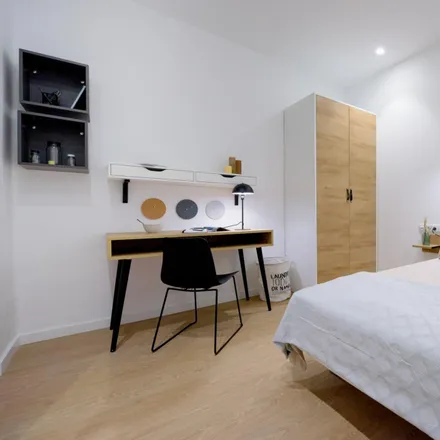 Rent this 5 bed room on Carrer de Salamanca in 46, 46005 Valencia