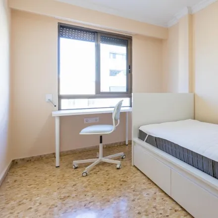 Rent this 3 bed room on Carrer d'Emili Baró in 3, 46020 Valencia