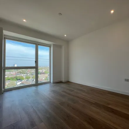 Image 9 - Victoria Dock Road, Custom House, London, E16 3BY, United Kingdom - Apartment for rent