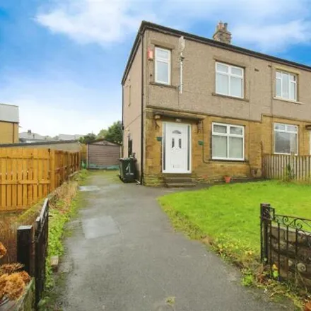 Buy this 3 bed duplex on Thoresby Grove in Bradford, BD7 4QW