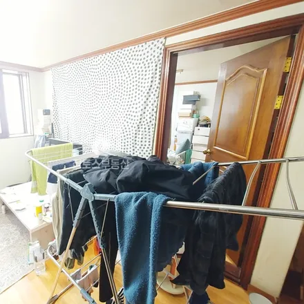 Rent this 2 bed apartment on 서울특별시 송파구 가락동 151
