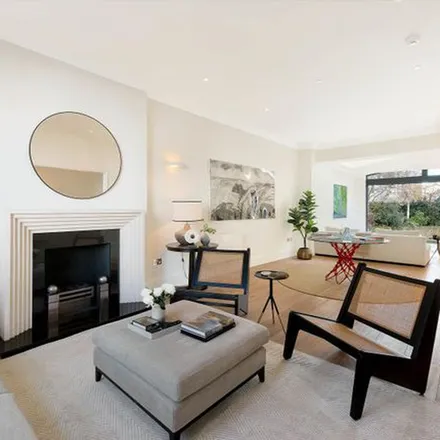 Rent this 6 bed townhouse on 683 Harrow Road in London, NW10 5NT