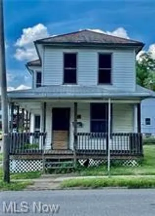 Buy this 4 bed house on 1071 Greenwood Avenue in Zanesville, OH 43701