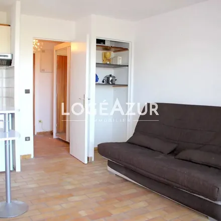Image 4 - 13 Avenue Guillabert, 06600 Antibes, France - Apartment for rent