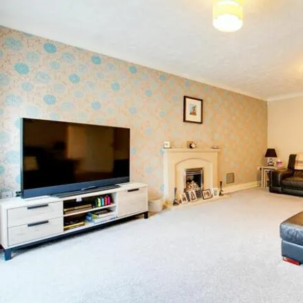 Buy this 5 bed house on Drovers Way in Desford, LE9 9DW