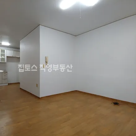 Rent this studio apartment on 서울특별시 강남구 역삼동 728-32